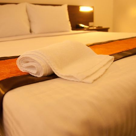 M Suites Hotel Makati City Esterno foto