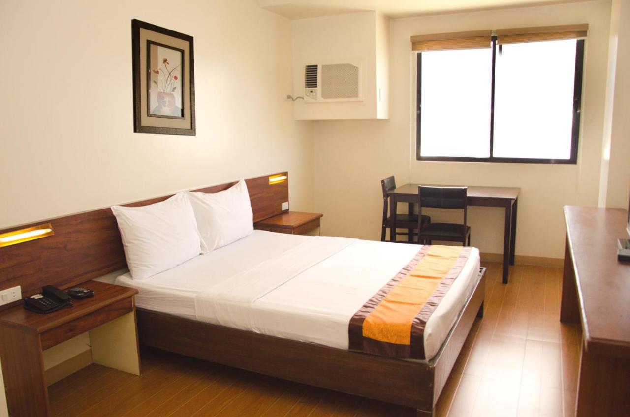M Suites Hotel Makati City Esterno foto
