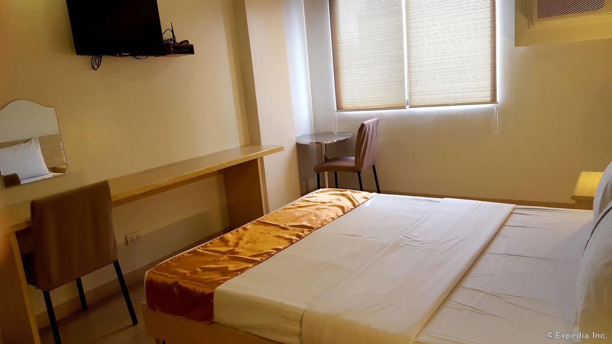 M Suites Hotel Makati City Esterno foto